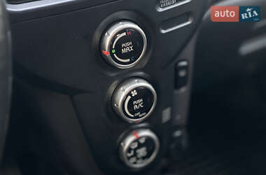 Хэтчбек Mitsubishi i-MiEV 2013 в 