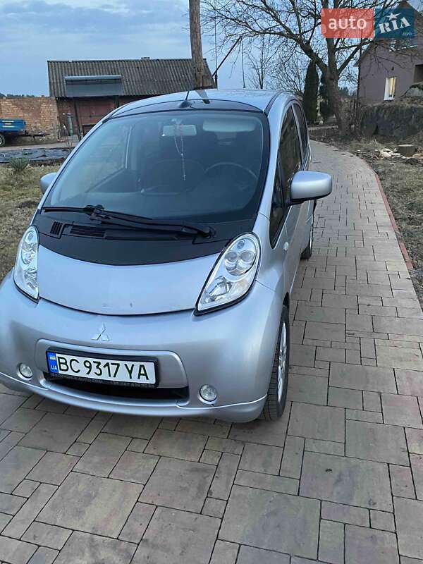 Хэтчбек Mitsubishi i-MiEV 2014 в 