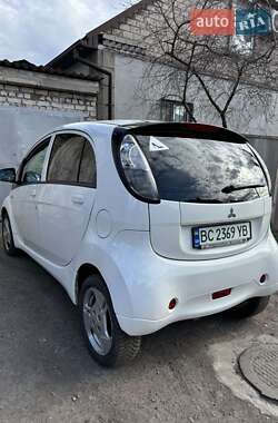 Хэтчбек Mitsubishi i-MiEV 2011 в 