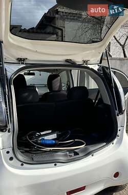 Хэтчбек Mitsubishi i-MiEV 2011 в 