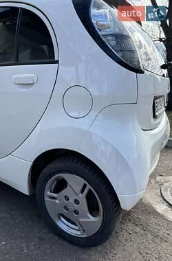 Хэтчбек Mitsubishi i-MiEV 2011 в 