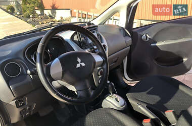 Хэтчбек Mitsubishi i-MiEV 2011 в 