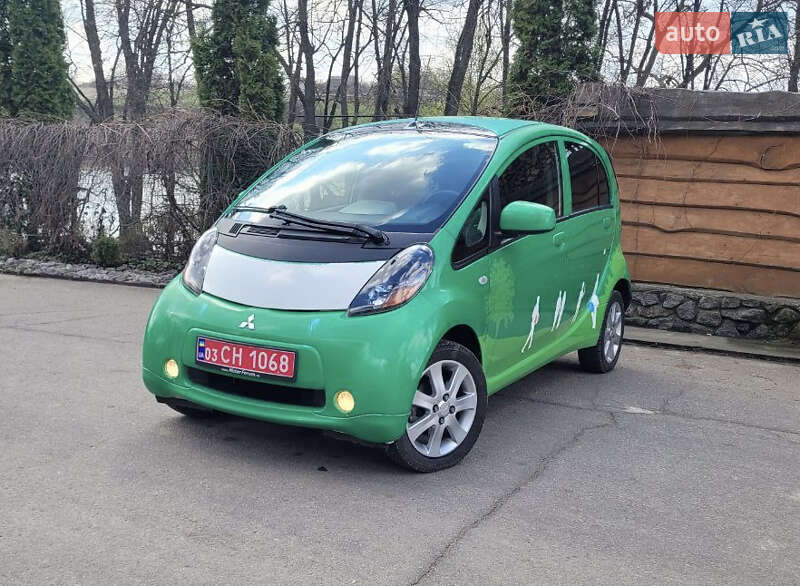Хэтчбек Mitsubishi i-MiEV 2011 в 