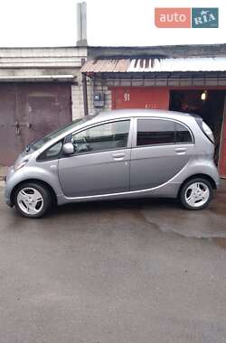 Хэтчбек Mitsubishi i-MiEV 2011 в 