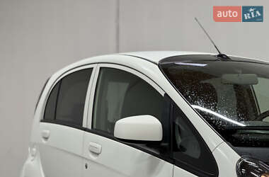 Хэтчбек Mitsubishi i-MiEV 2011 в 