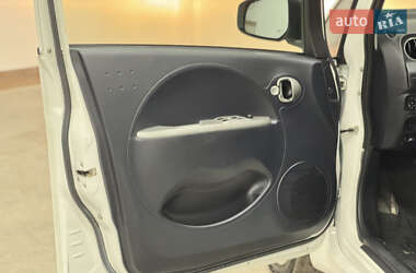 Хэтчбек Mitsubishi i-MiEV 2011 в 