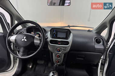 Хэтчбек Mitsubishi i-MiEV 2011 в 