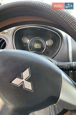 Хэтчбек Mitsubishi i-MiEV 2012 в 