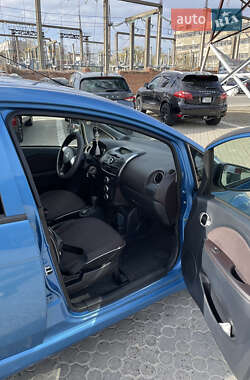 Хэтчбек Mitsubishi i-MiEV 2012 в 