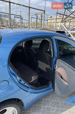 Хэтчбек Mitsubishi i-MiEV 2012 в 