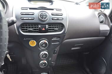 Хэтчбек Mitsubishi i-MiEV 2011 в 