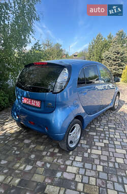 Хэтчбек Mitsubishi i-MiEV 2011 в 
