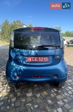 Хэтчбек Mitsubishi i-MiEV 2011 в 