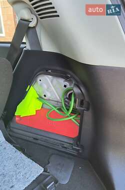 Хэтчбек Mitsubishi i-MiEV 2010 в 
