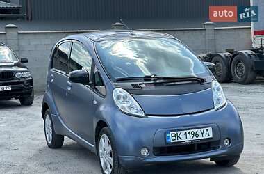 Хэтчбек Mitsubishi i-MiEV 2012 в 