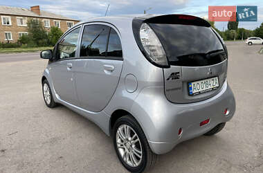 Хэтчбек Mitsubishi i-MiEV 2011 в 