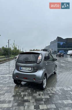 Хэтчбек Mitsubishi i-MiEV 2013 в 