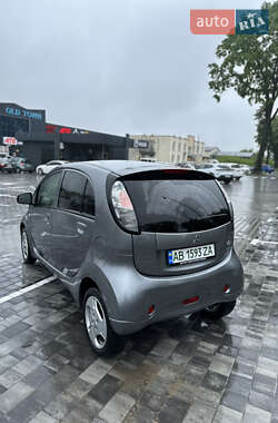 Хэтчбек Mitsubishi i-MiEV 2013 в 