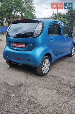 Хэтчбек Mitsubishi i-MiEV 2015 в 
