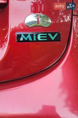 Хэтчбек Mitsubishi i-MiEV 2015 в 