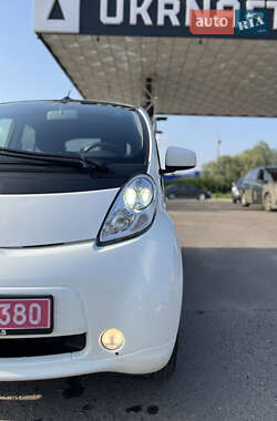 Хэтчбек Mitsubishi i-MiEV 2015 в 