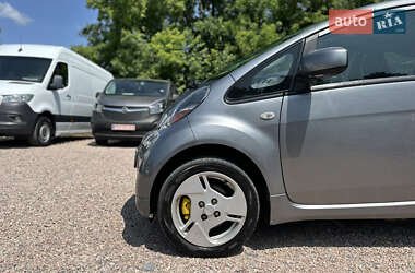 Хэтчбек Mitsubishi i-MiEV 2011 в 