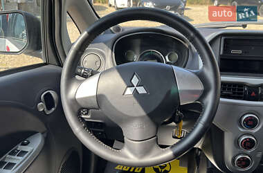 Хэтчбек Mitsubishi i-MiEV 2011 в 