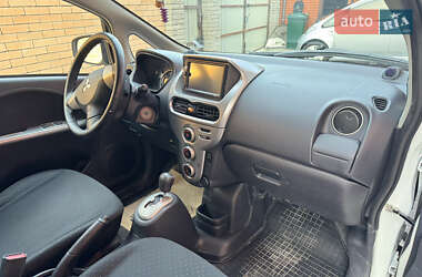 Хэтчбек Mitsubishi i-MiEV 2011 в 