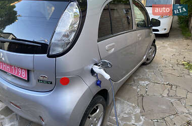 Хэтчбек Mitsubishi i-MiEV 2016 в 