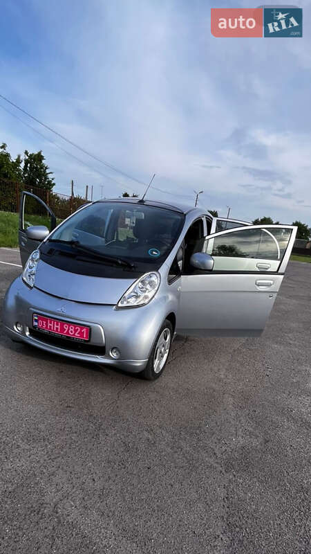 Хэтчбек Mitsubishi i-MiEV 2015 в 