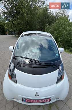 Хэтчбек Mitsubishi i-MiEV 2012 в 