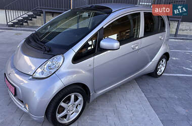 Хэтчбек Mitsubishi i-MiEV 2015 в 