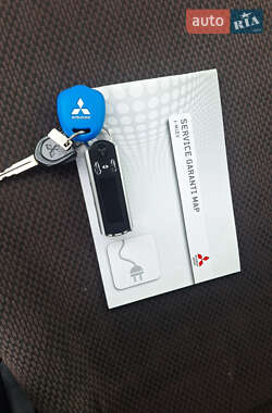 Хэтчбек Mitsubishi i-MiEV 2015 в 