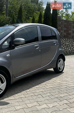 Хэтчбек Mitsubishi i-MiEV 2011 в 