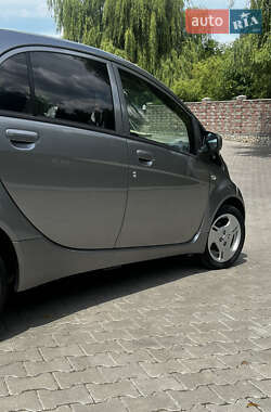 Хэтчбек Mitsubishi i-MiEV 2011 в 