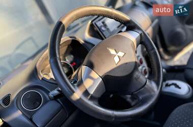 Хэтчбек Mitsubishi i-MiEV 2011 в 