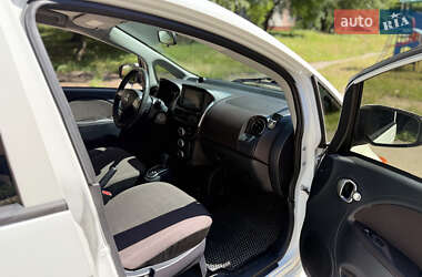 Хэтчбек Mitsubishi i-MiEV 2012 в 