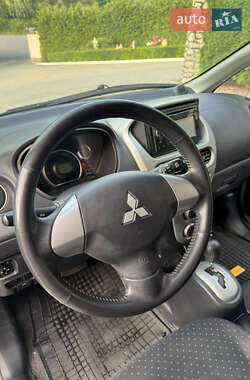 Хэтчбек Mitsubishi i-MiEV 2011 в 