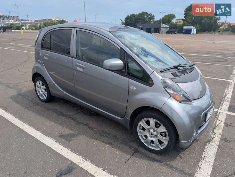 Хэтчбек Mitsubishi i-MiEV 2011 в 