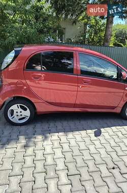 Хэтчбек Mitsubishi i-MiEV 2015 в 