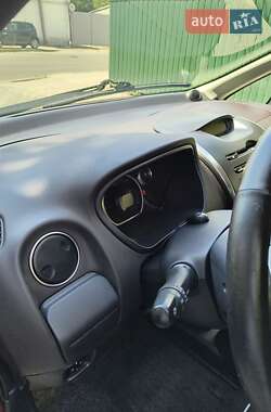 Хэтчбек Mitsubishi i-MiEV 2015 в 