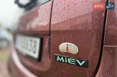 Хэтчбек Mitsubishi i-MiEV 2014 в 