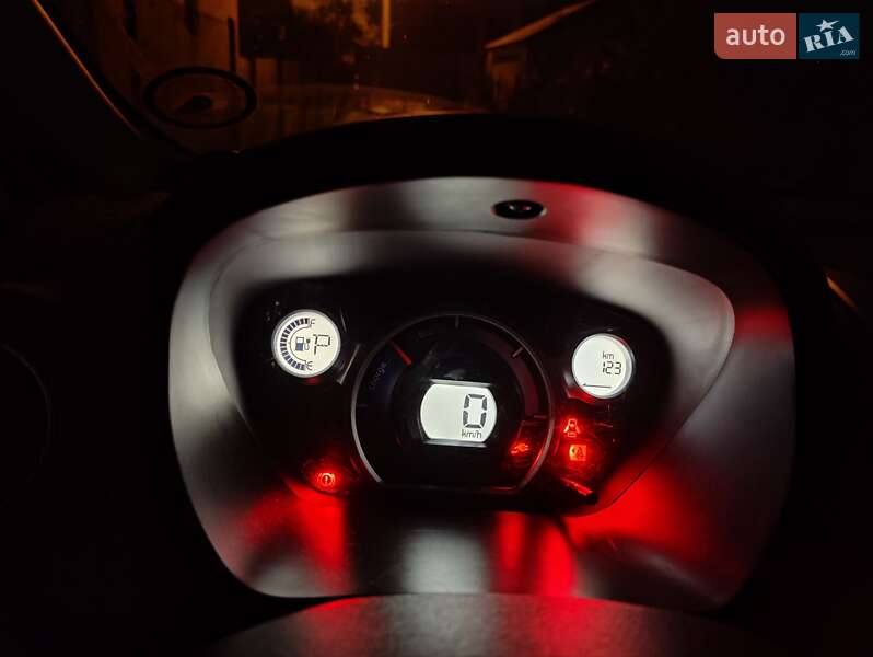 Хетчбек Mitsubishi i-MiEV 2014 в Кам'янець-Подільському