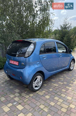 Хэтчбек Mitsubishi i-MiEV 2011 в 