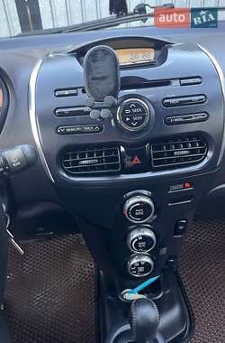 Хэтчбек Mitsubishi i-MiEV 2014 в 