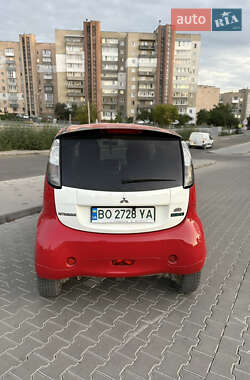 Хэтчбек Mitsubishi i-MiEV 2011 в 