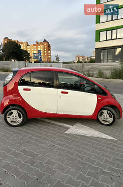 Хэтчбек Mitsubishi i-MiEV 2011 в 