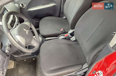 Хэтчбек Mitsubishi i-MiEV 2010 в 