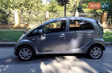 Хэтчбек Mitsubishi i-MiEV 2013 в 