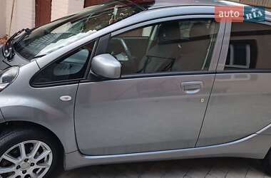 Хэтчбек Mitsubishi i-MiEV 2010 в 